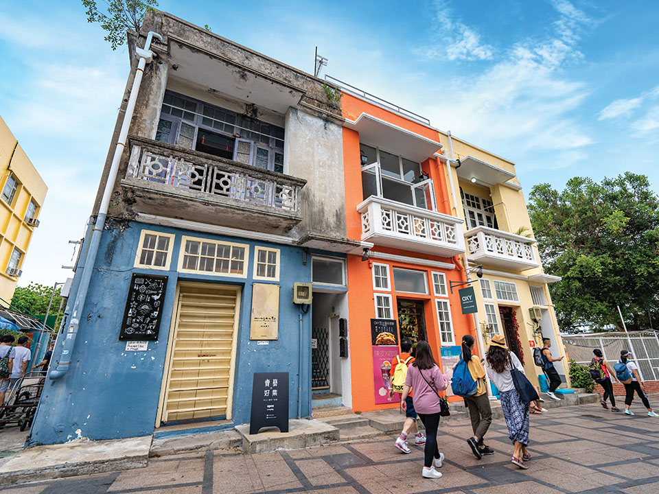 新興街（San Hing Street）近くにある手工芸品店とお洒落なカフェ